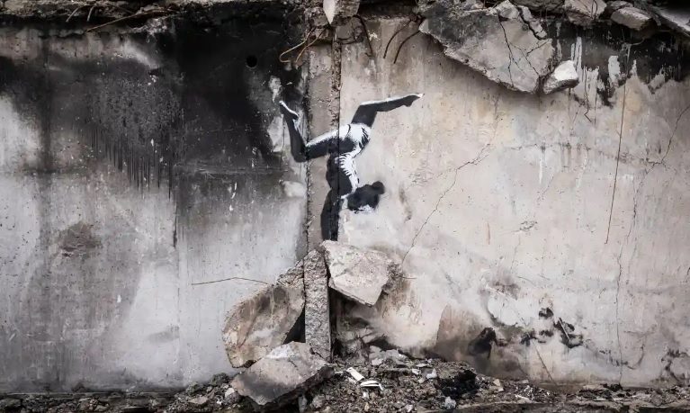 أعمال بانسكي تظهر في أوكرانيا وتثير جدلاً! الغادريان: إحدى رسوماته تؤكد وجوده بالبلد الذي يشهد حرباً