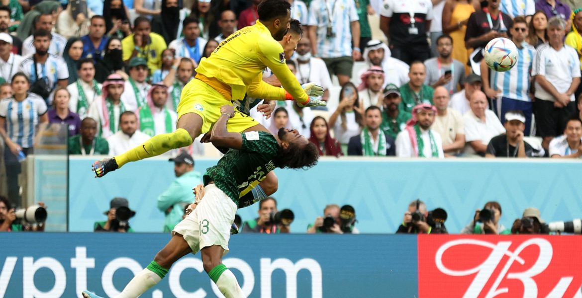 هل يحق للمنتخب السعودي إضافة لاعبيْن جديديْن بدلاً من المُصابيْن سلمان الفرج وياسر الشهراني؟ الفيفا يحسم الأمر