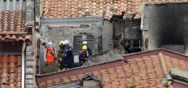 فيديو لتعطُّل طائرة صغيرة واصطدامها ببنايات سكنية.. تسببت بمقتل 8 أشخاص وتدمير 7 منازل