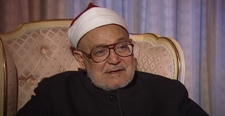 حمل أفكاراً تنفي مزاعم بعض الشيوخ.. كيف انتصر الإمام محمد الغزالي للمرأة المسلمة؟