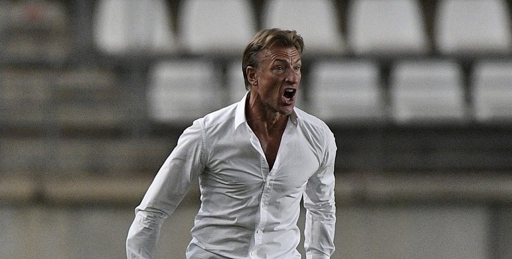 “أمي لم تحضر المونديال قط وجاءت لتشاهدكم”! شاهد ما قاله مدرب المنتخب السعودي للاعبيه قبل لقاء الأرجنتين