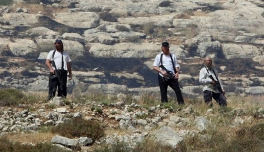 “هجمات لا يمكن حصرها”.. كيف حوّل المستوطنون تنقُّل الفلسطينيين ليلاً في قرى الضفة إلى جحيم؟
