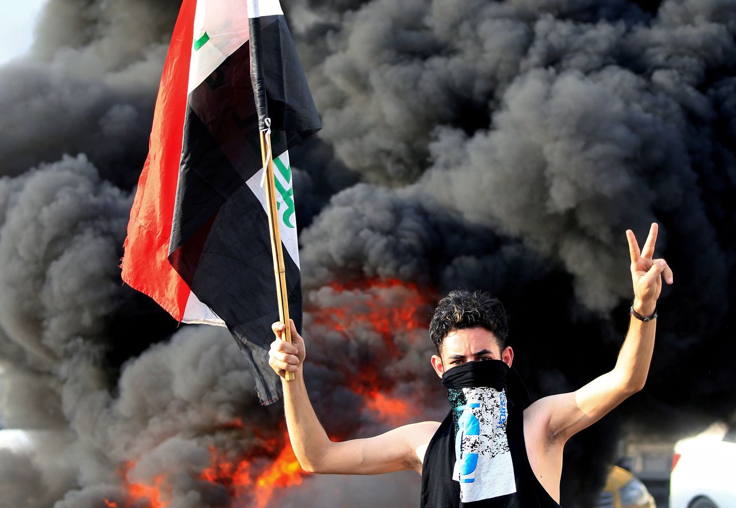 من الحرب إلى الإهمال.. هل بات المستقبل أسودا لدى غالبية الشباب العراقي؟