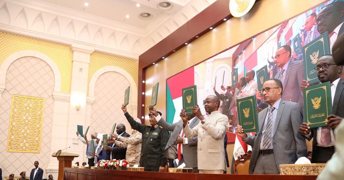 تفاصيل الاتفاق الإطاري الجديد بالسودان.. وهل يكرر العسكريون ما فعلوه بوثيقة تسليم السلطة عام 2019؟