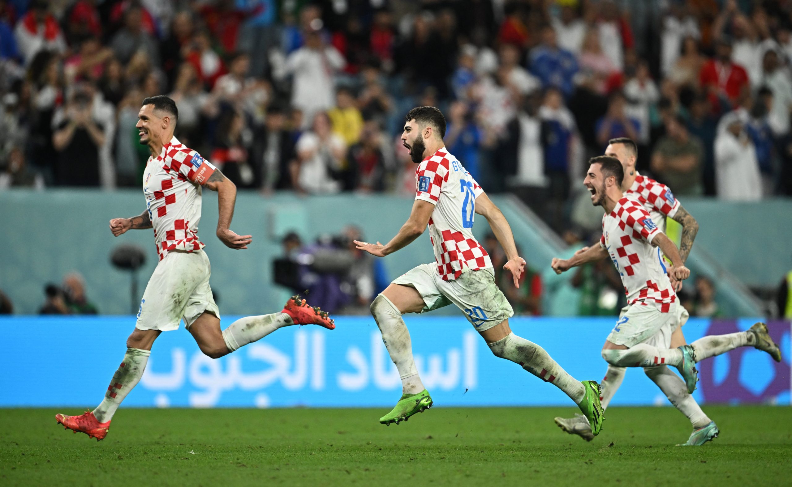 كرواتيا تهزم اليابان وتبلغ ربع نهائي كأس العالم 2022 (رويترز)