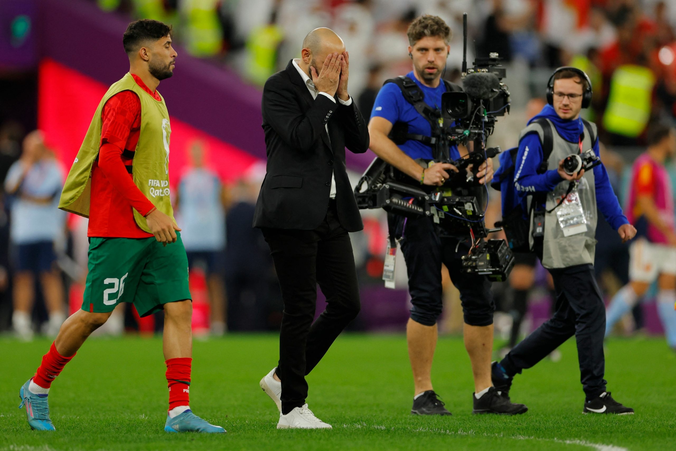 وليد الركراكي يحتفل مع والدته - gettyimages