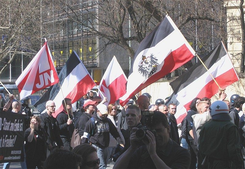 لا يعترفون بالدولة الألمانية الحديثة.. من هم “مواطنو الرايخ” المتهمين بالتخطيط للانقلاب على السلطة؟