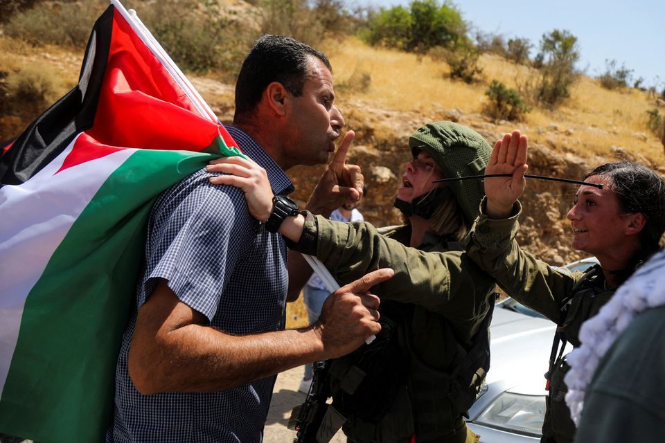هل يسبب قرار بن غفير حظر رفع علم فلسطين مشكلة قانونية لإسرائيل؟
