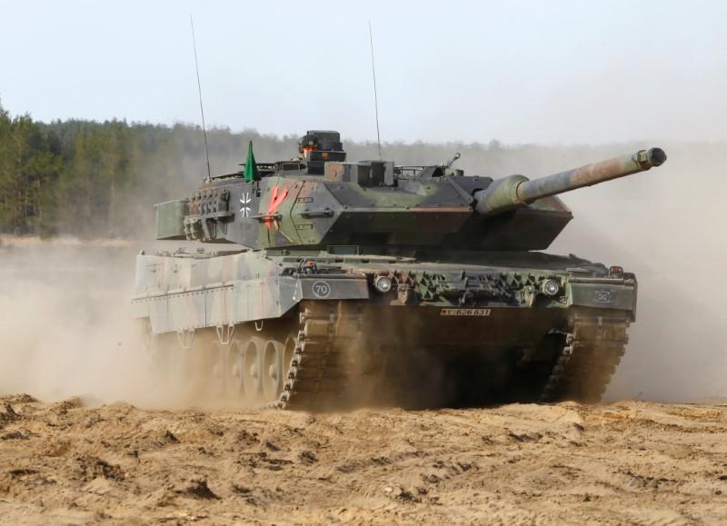 سر إصرار أوكرانيا على دبابات ليوبارد الألمانية وليس أبرامز الأمريكية رغم أن الأخيرة أقوى وأكثر عدداً