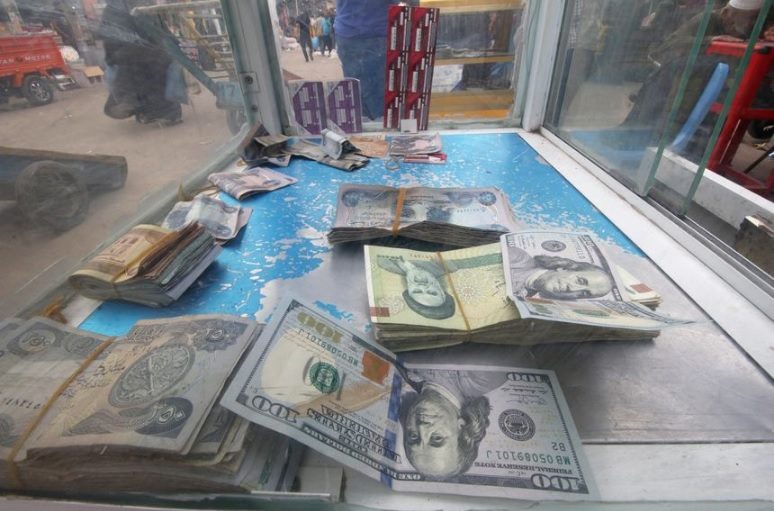 واشنطن تضغط على بغداد لمنع تدفق الدولار لإيران! فرضت ضوابط على البنوك العراقية وسط أزمة اقتصادية