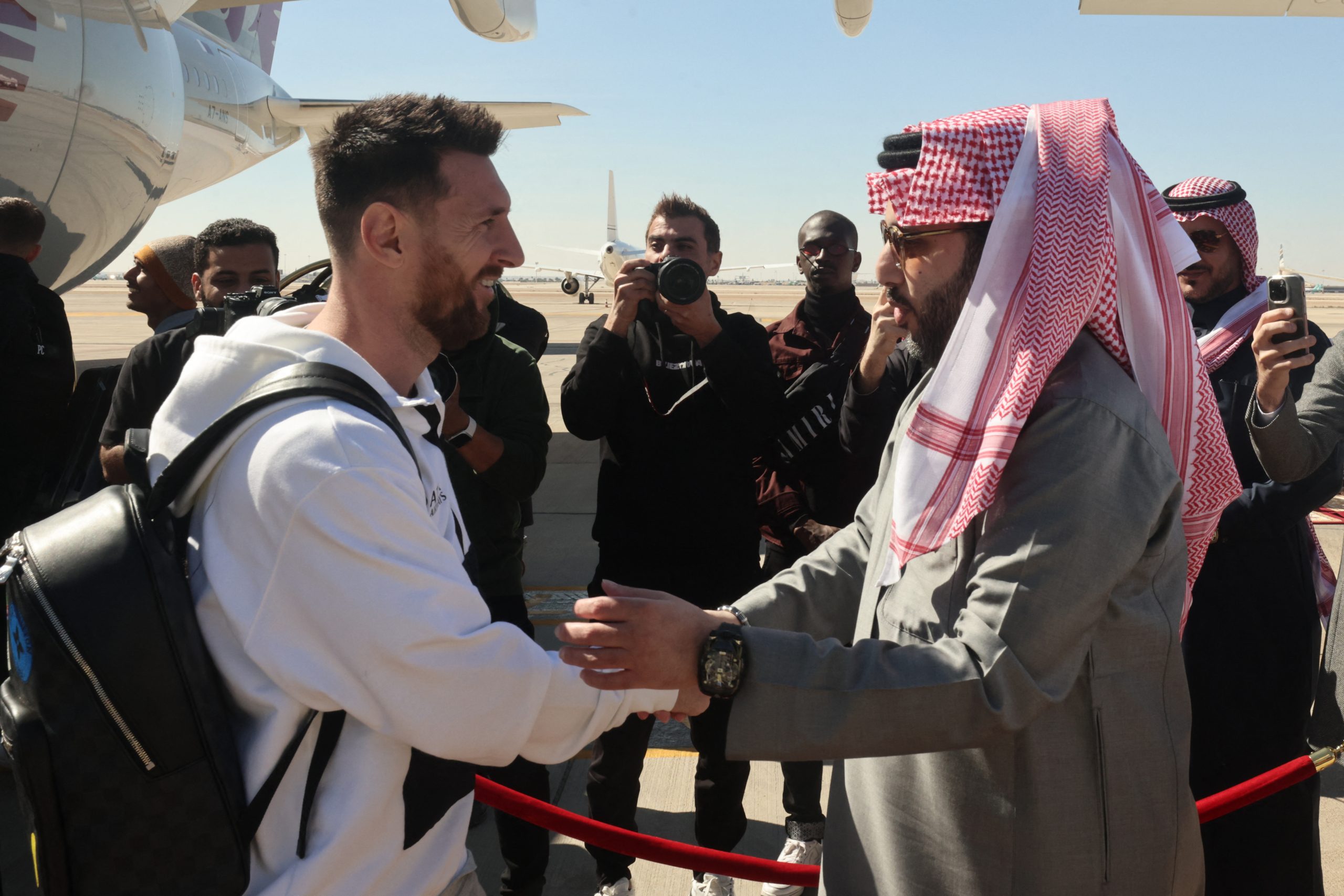 موعد انتقال ميسي إلى الهلال (رويترز)