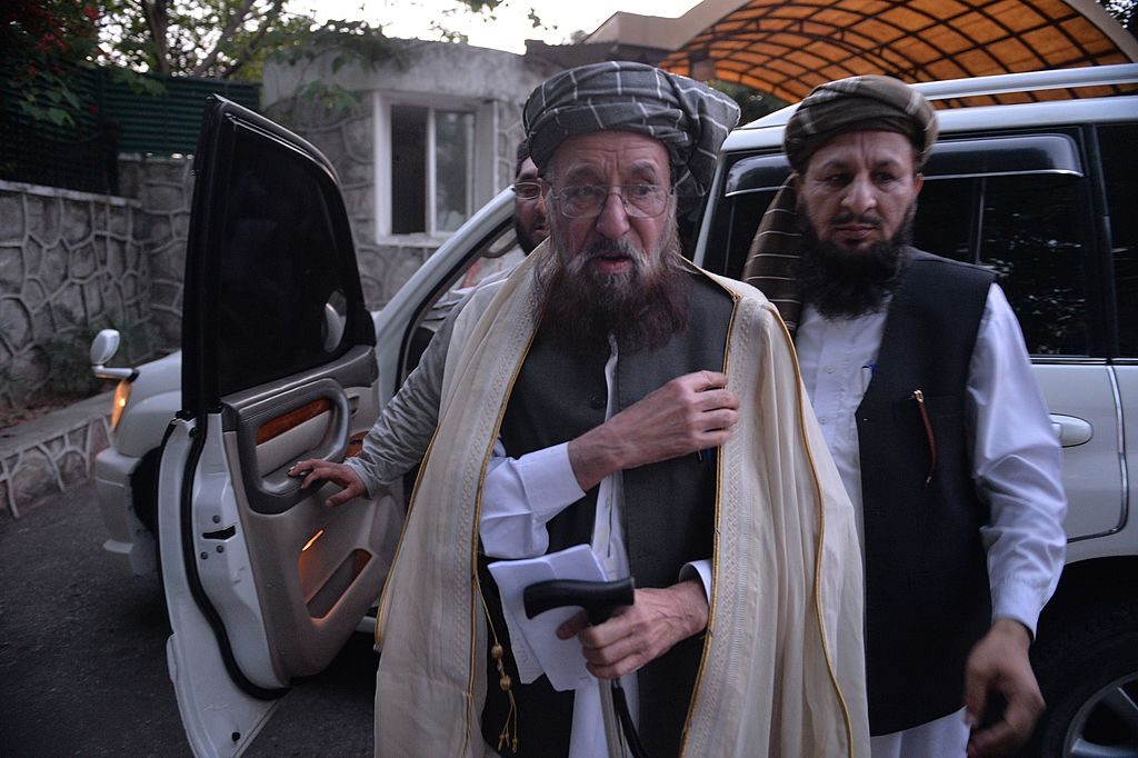 قادة "حركة طالبان باكستان" بعد اجتماع مع لجنة مفاوضات الحكومة الباكستانية في إسلام أباد في 23 أبريل، 2014/ Getty