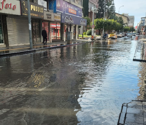 مستوى البحر يرتفع بعد زلزال تركيا.. مياهه غمرت الشوارع في مدينة هاطاي بطول 200 متر (فيديو)