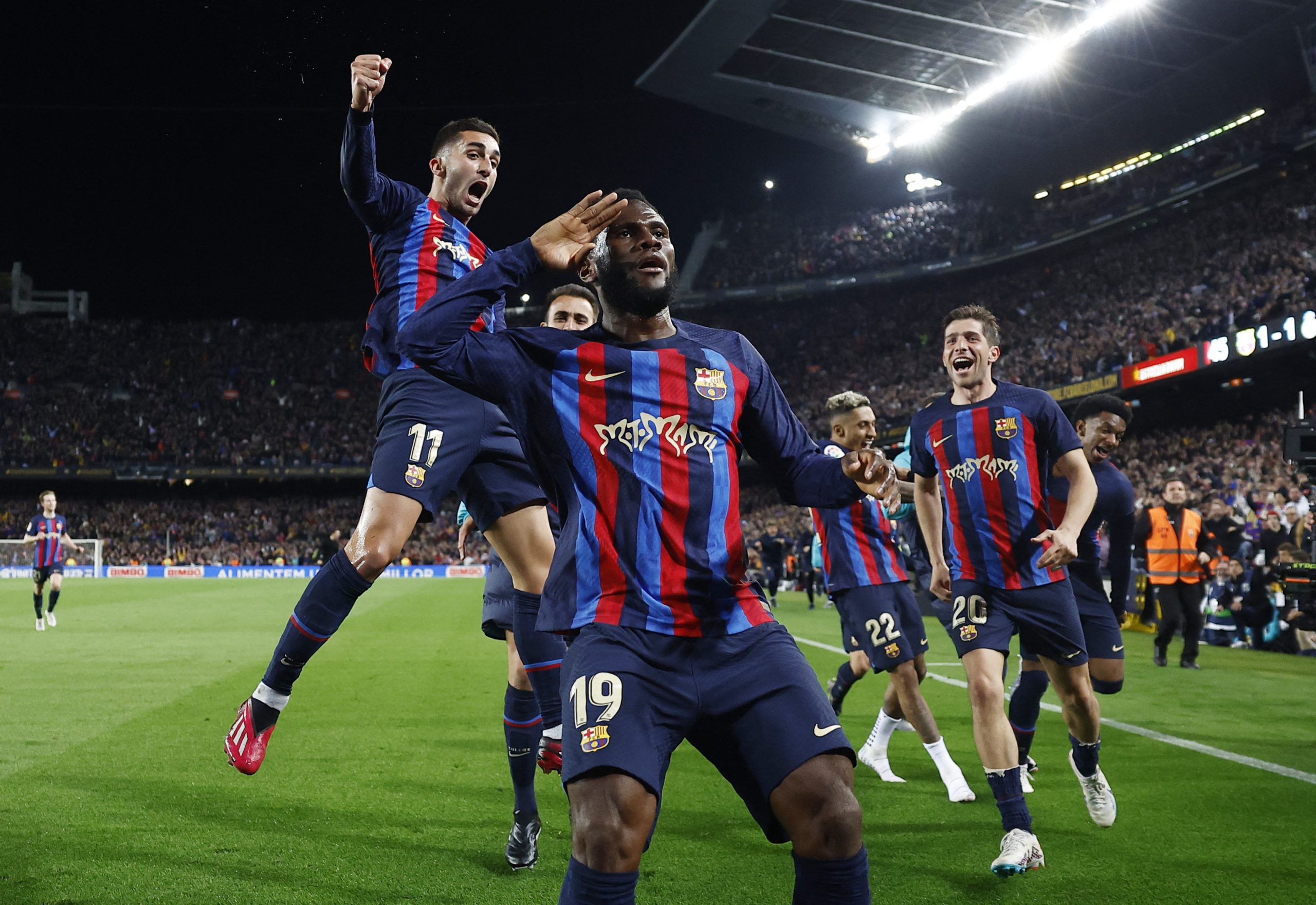 هدف كيسي في ريال مدريد يقرّب برشلونة من التتويج بالدوري الإسباني (رويترز)