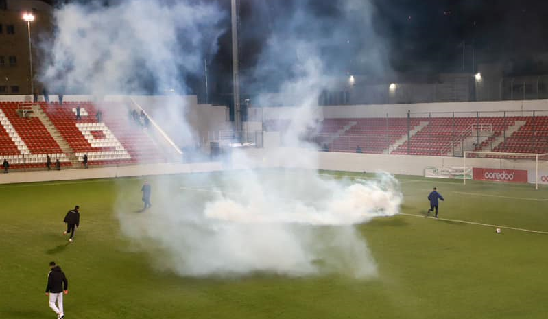 الجيش الإسرائيلي يهاجم ملعباً بالغاز السام خلال نهائي كأس فلسطين (حساب اتحاد الكرة الفلسطيني)