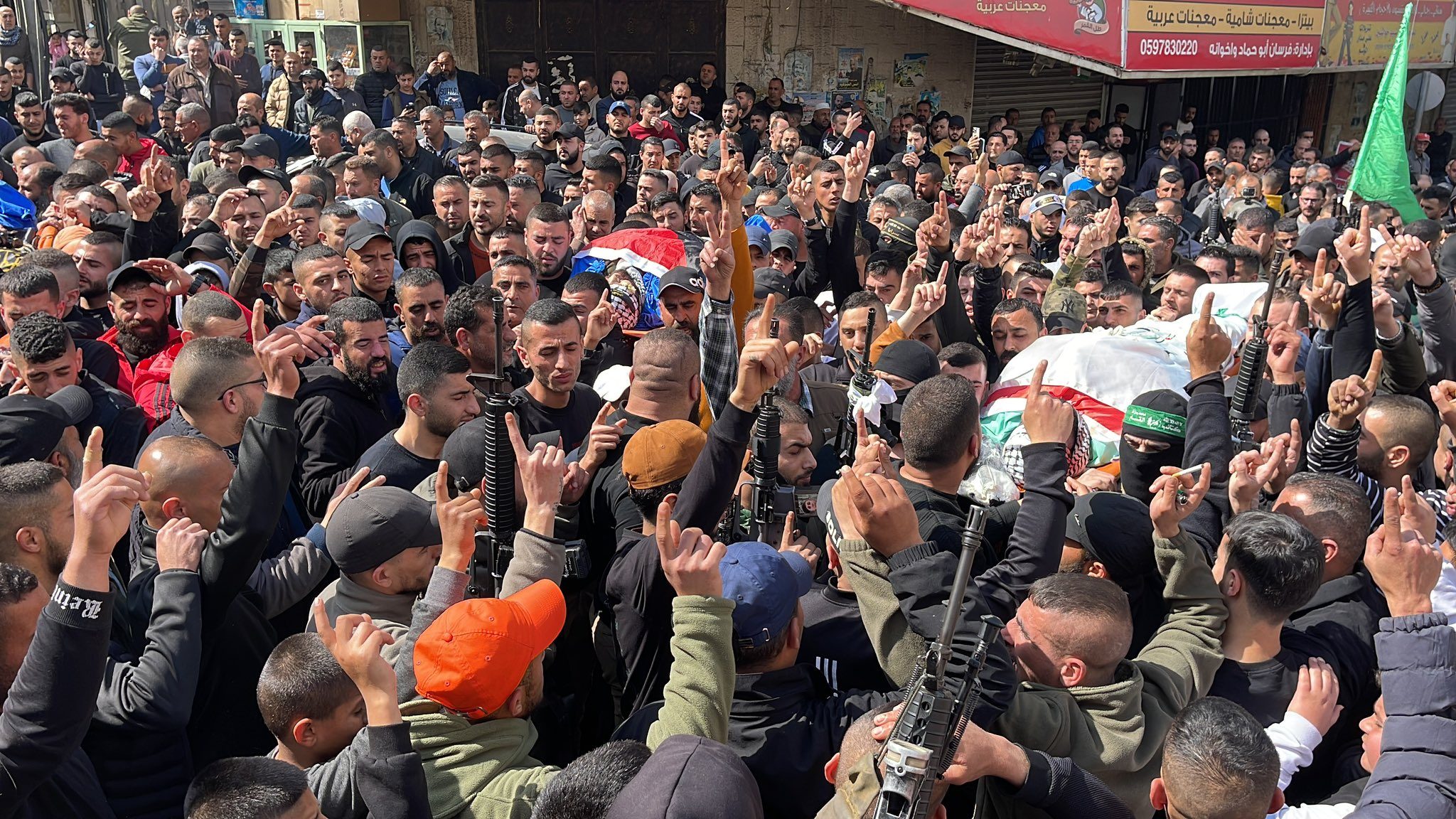 تشييع جثامين شهداء فلسطينيين ارتقوا خلال مواجهات مع الاحتلال في مخيم جنين يوم الثلاثاء 7 مارس 2023/ تصوير: هشام أبوشقرة