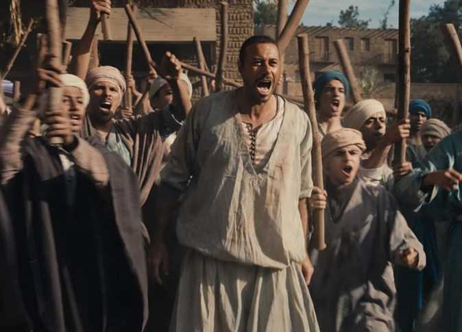 خالد يوسف يرد على منتقدي “سره الباتع”: “المسلسل خالٍ من الأخطاء، وهذه حملة تشويه تستهدفني شخصياً”