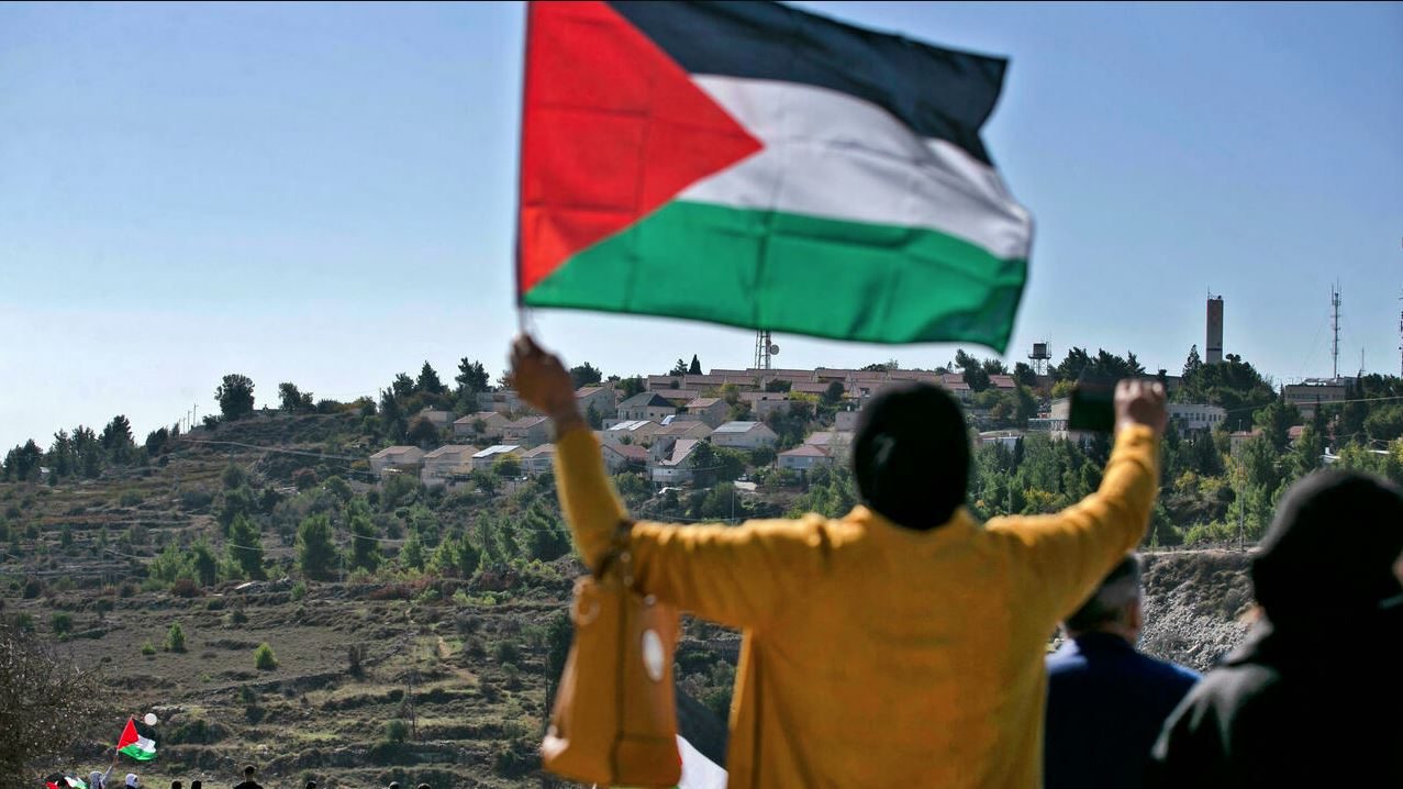 حملة تشهير “إسرائيلية” تستهدف منظمة فلسطينية تعنى بحقوق الأسرى.. تسببت بإعاقة وصول تبرعات الأفراد إليها
