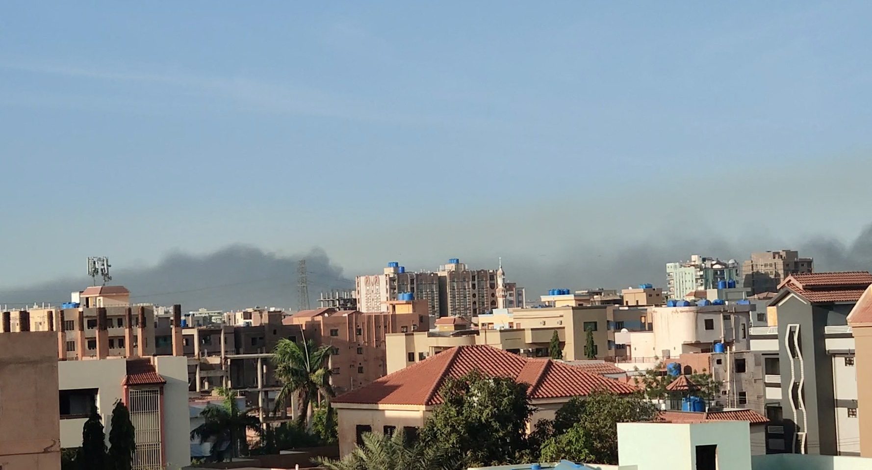 الجيش السوداني يتهم أطرافاً “إقليمية ومحلية” بالتورط في الصراع.. وإطلاق نار يفسد الهدنة وسط اتهامات متبادلة