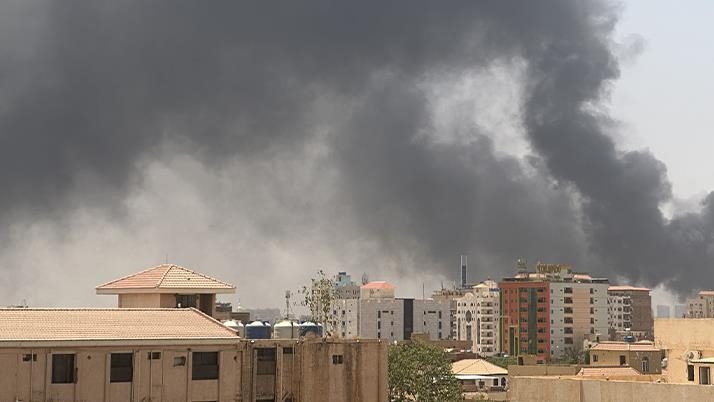 الجيش السوداني يعلن سيطرته على قواعد “الدعم السريع” في 7 ولايات.. وقوى “الحرية والتغيير” تدعو للعودة للتفاوض