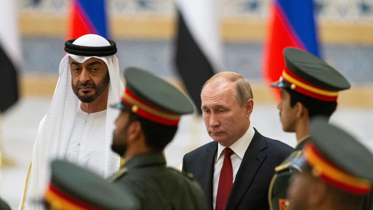 شركات سعودية وإماراتية استفادت من النفط الروسي بتخفيضات “هائلة”.. تخزّنه بكميات كبيرة رغم العقوبات الأمريكية