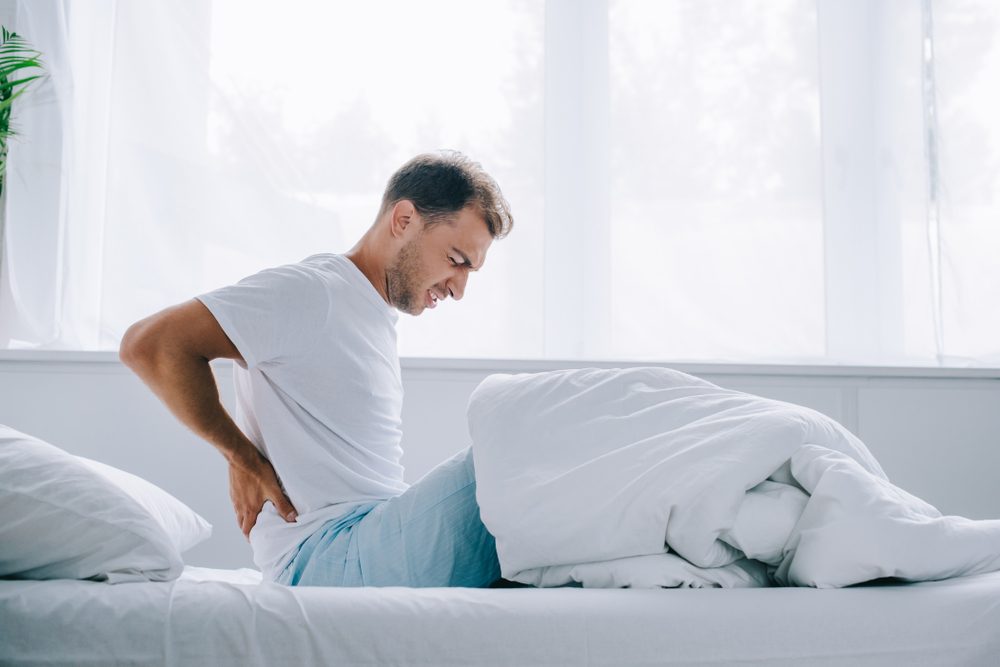 أعراضه مزعجة وعلاجه يتراوح بين التنظير والجراحة.. كيف تتعامل مع الناسور العصعصي؟