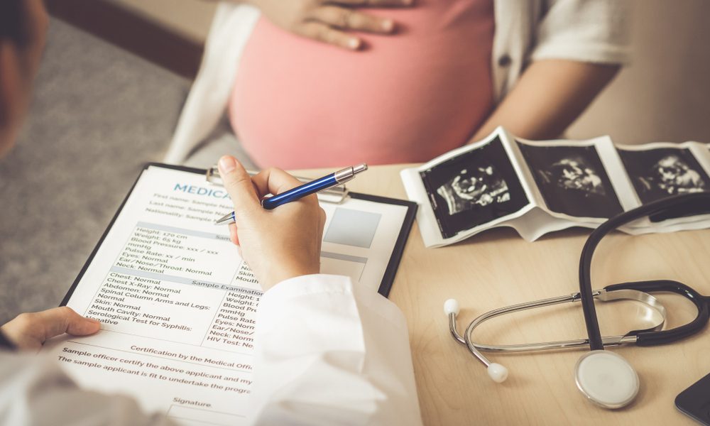 لماذا تشعر الأمهات بأن أطفالهن جزء منهن؟ السر في “الخلايا الجنينية المهاجرة”