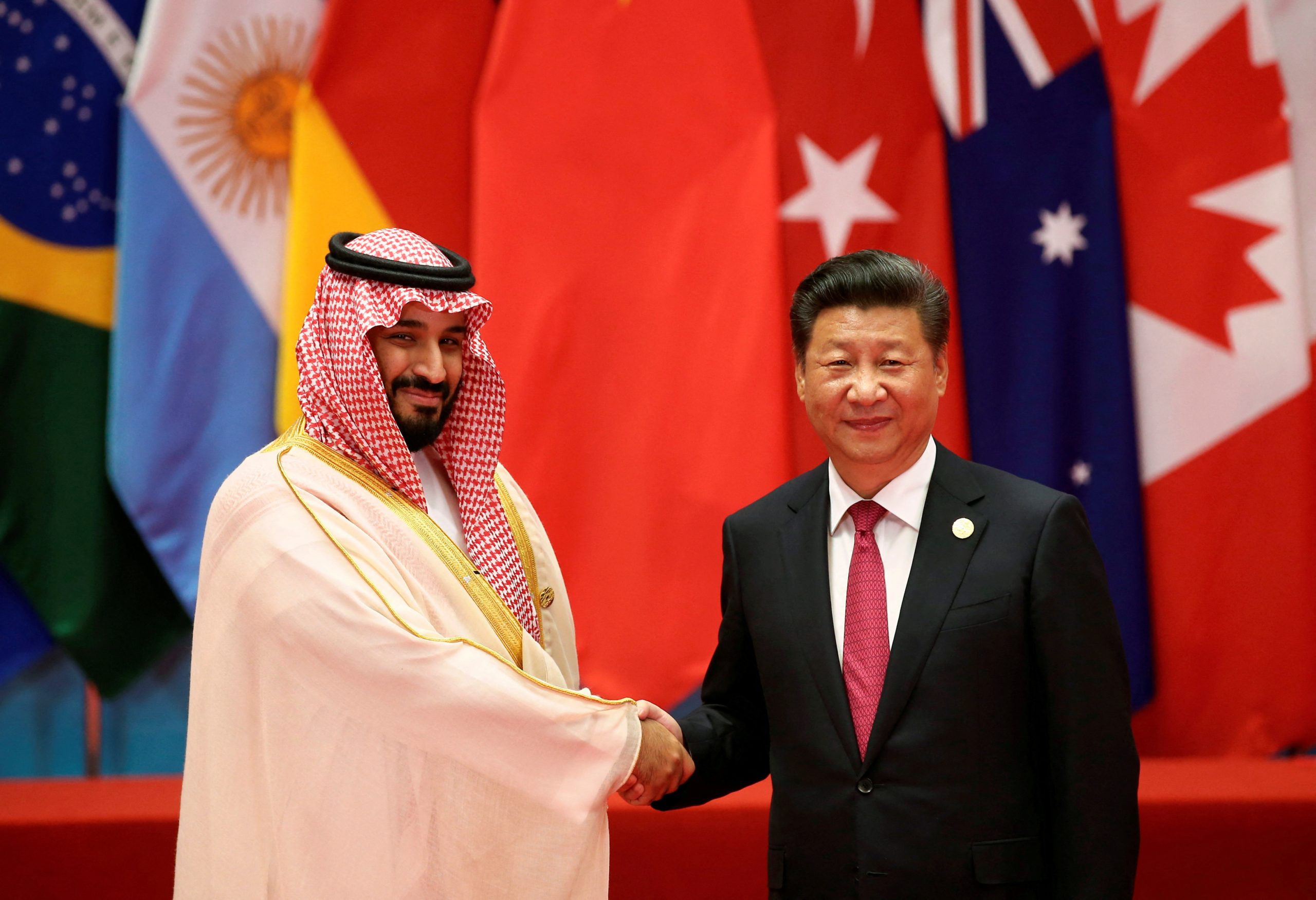 من إفريقيا للعالم العربي الكل يبحث عن بديل.. فهل يؤدي انضمام دول الخليج للبريكس لضربة قاصمة للدولار؟