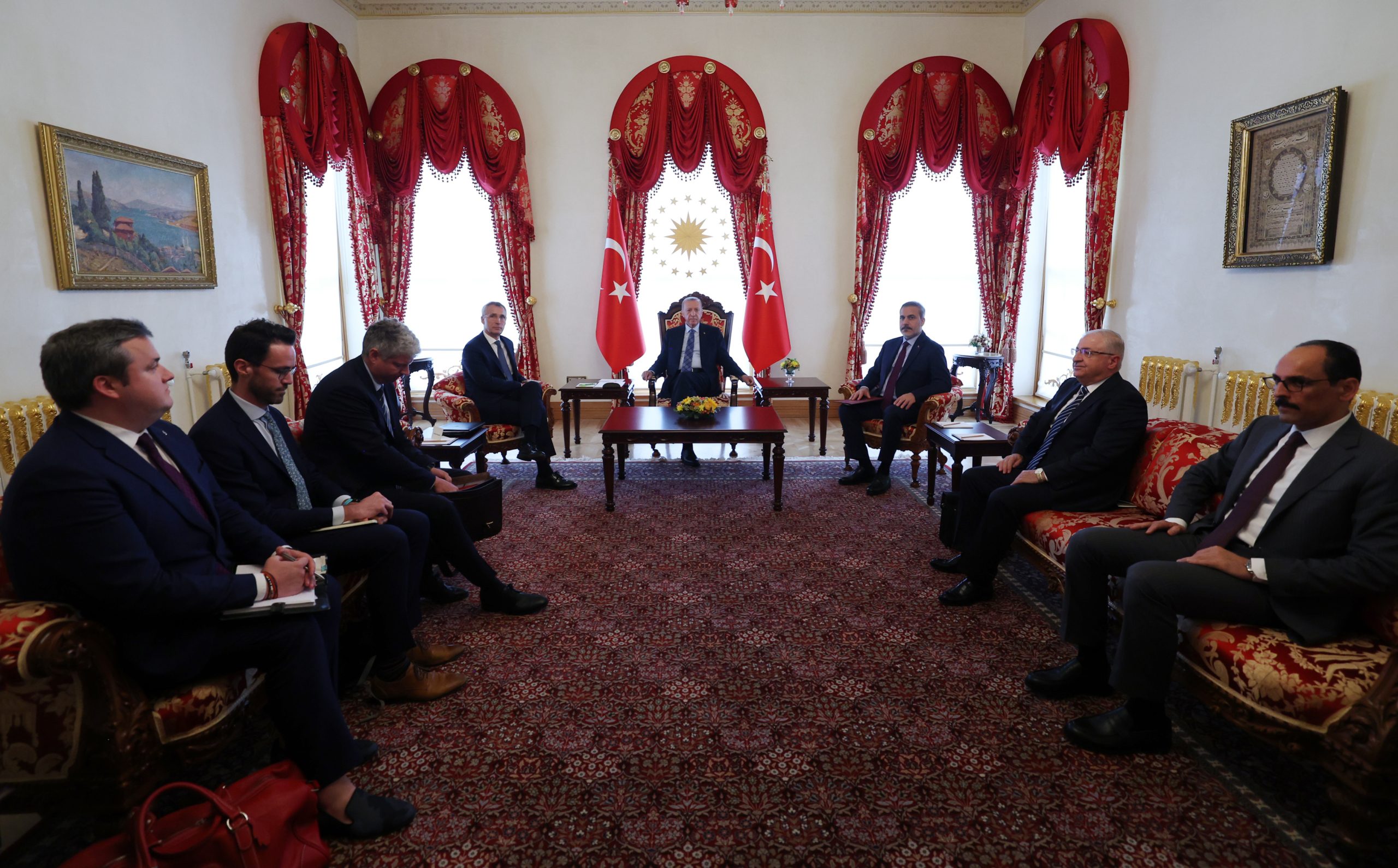 أمين الناتو يلتقي أردوغان بعد مشاركته بمراسم التنصيب.. أعلن عن اجتماع ثلاثي قريب حول انضمام السويد للحلف