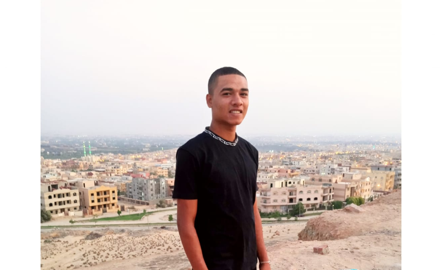 فلسطينيون يفتحون بيت عزاء لـ”محمد صلاح”.. رفعوا صورته مع علم مصر، ووجهوا لعائلته رسالة