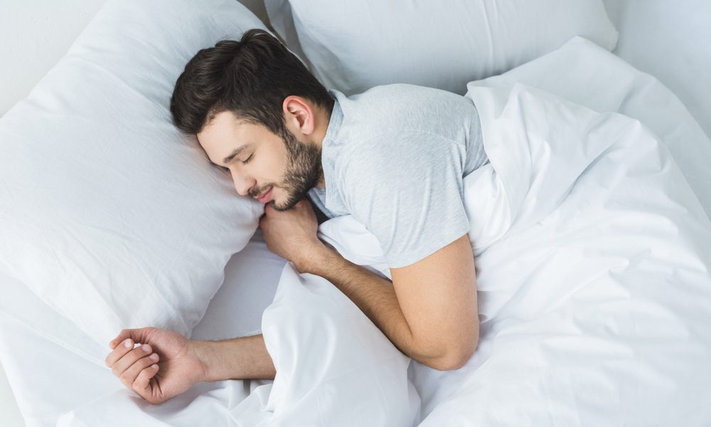 لتنام جيدًا جرب “النوم العسكري”.. طريقة طورها طبيب نفسي يعمل في البحرية الأمريكية