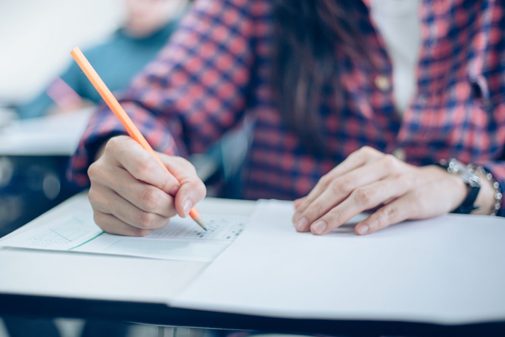 هل تسبب فرض تدريس المواد العلمية باللغة الفرنسية في تراجع نسب النجاح بشهادة البكالوريا بالمغرب؟
