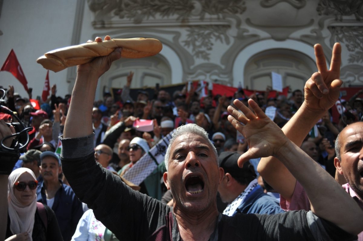 هل تنجح المساعدات الأوروبية في النهوض بالاقتصاد التونسي والحد من الهجرة؟