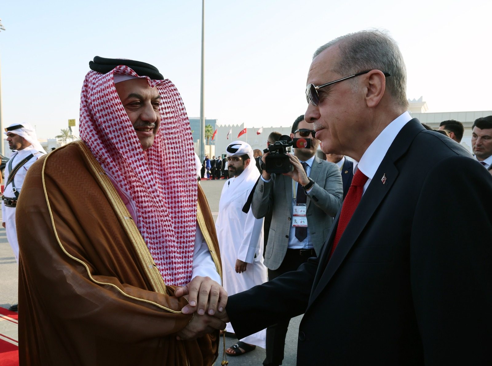 أردوغان يصل الدوحة قادماً من السعودية.. سيترأس مع أمير قطر اجتماعاً بين وفدي البلدين
