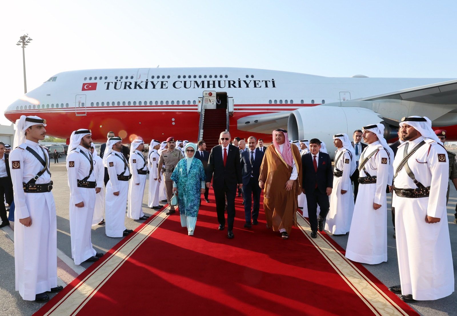أردوغان يصل الدوحة قادماً من السعودية.. سيترأس مع أمير قطر اجتماعاً بين وفدي البلدين