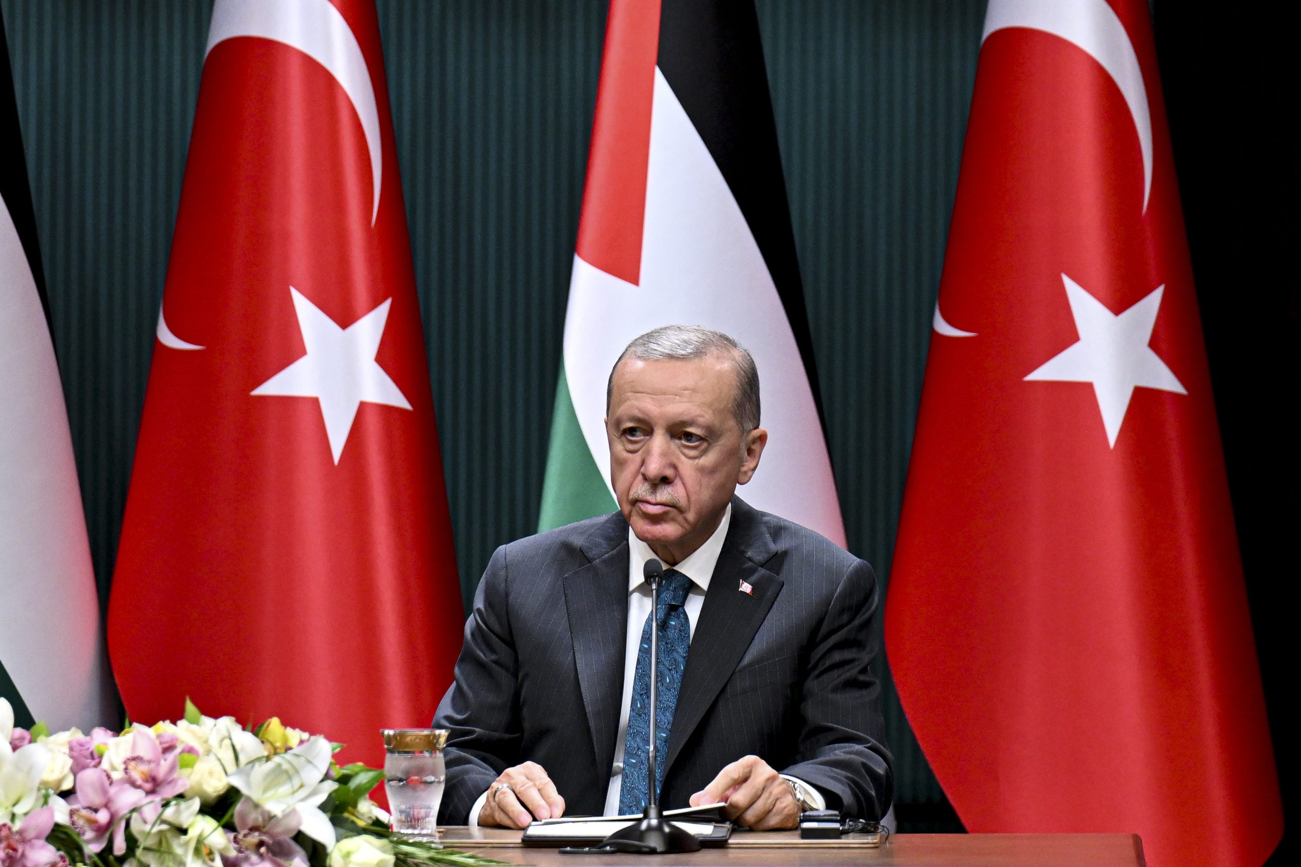 أردوغان يؤكد رفضه لممارسات إسرائيل ويدعو لحل الدولتين.. وعباس يشيد بوقوف تركيا بجانب فلسطين