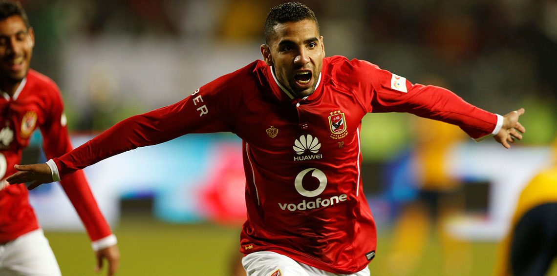 أشهر اللاعبين الذين دافعوا عن ألوان الأهلي والزمالك قبل إمام عاشور (رويترز)