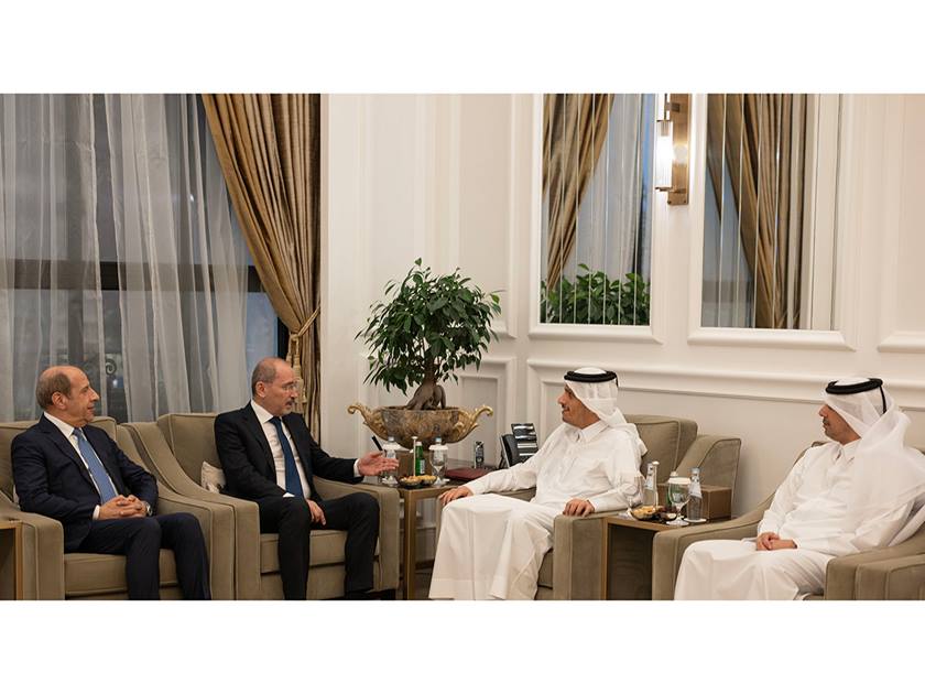 مباحثات قطرية أردنية شملت قضايا إقليمية وتفعيل الصندوق الاستثماري.. الصفدي حمل رسالة من الملك عبد الله لأمير قطر