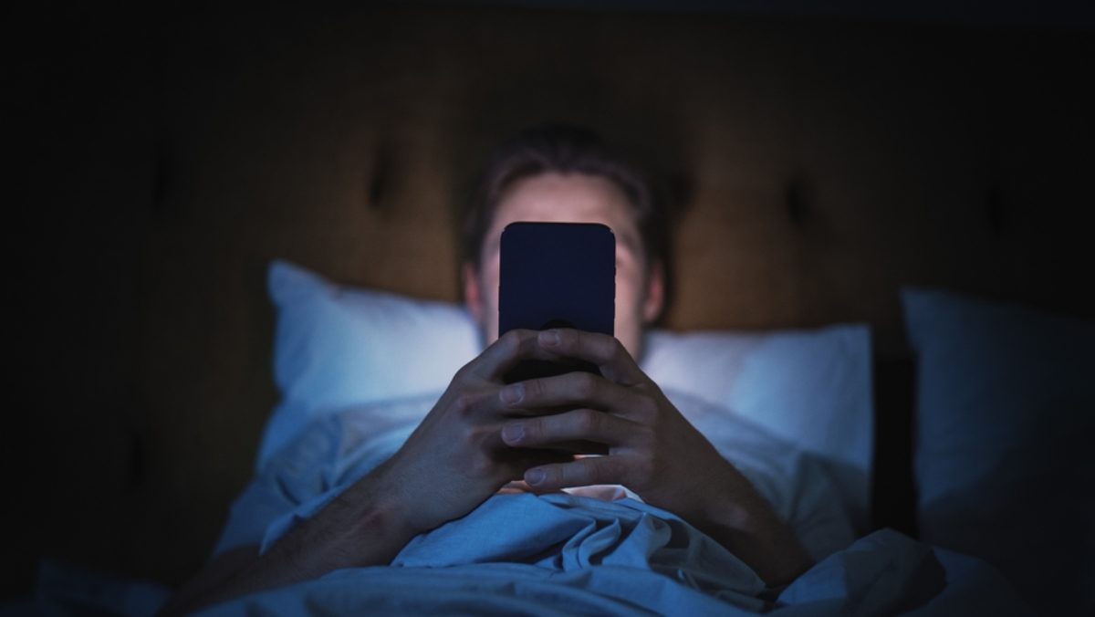 لماذا لا يخرج المرء من الشاشات إلى الحياة؟