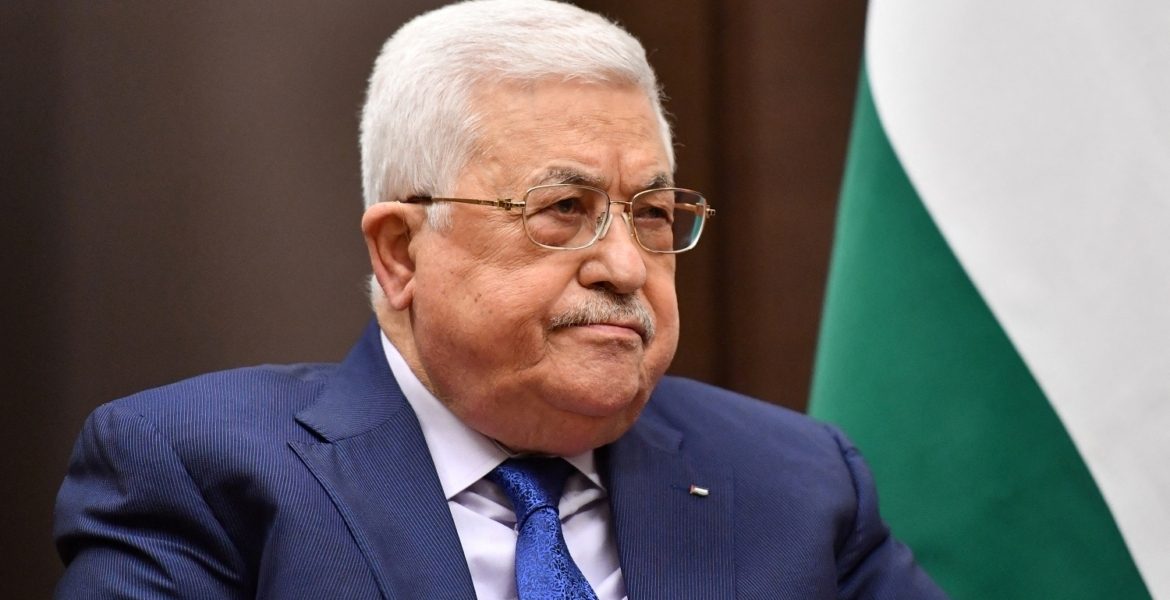 عباس يقيل المحافظين