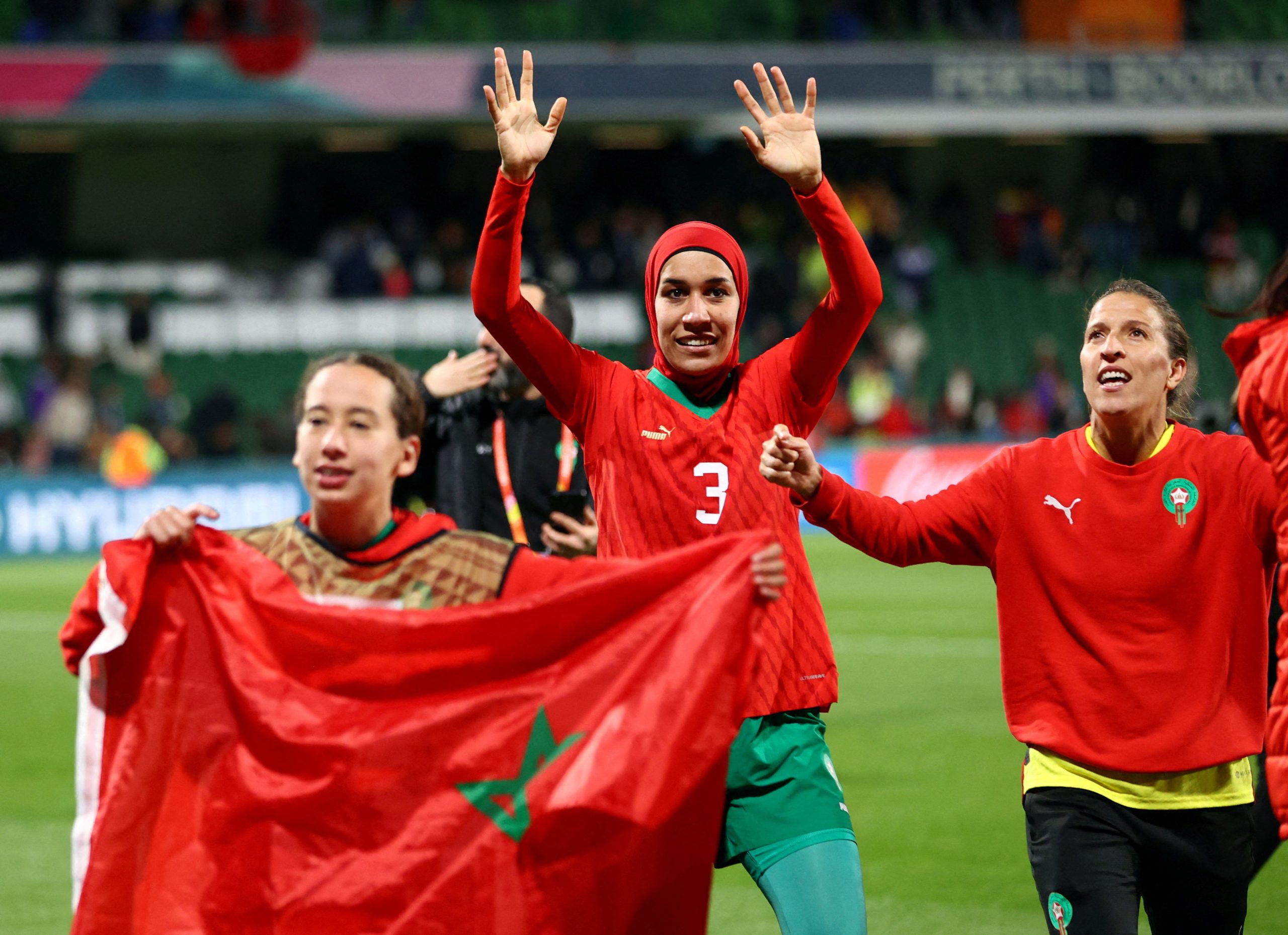 نهيلة بنزينة فرنسا الحجاب المنتخب المغربي