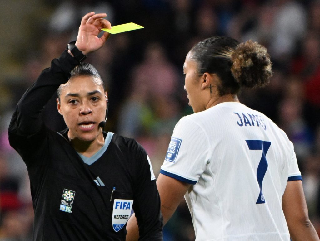 جيمس لورين لاعبة منتخب إنجلترا للسيدات - رويترز