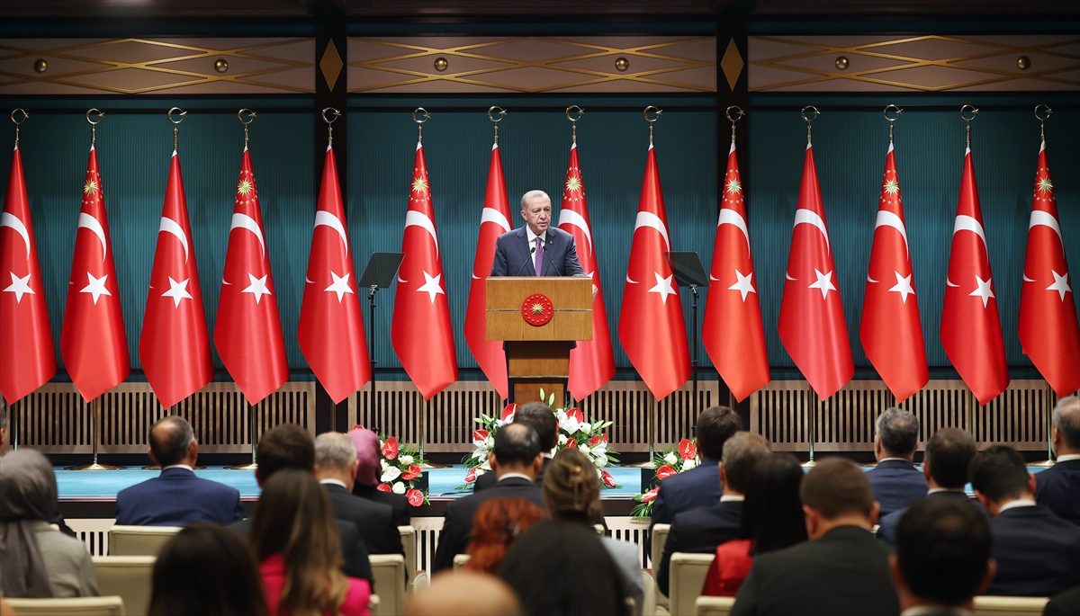 أردوغان يعلن نقل منكوبي الزلزال لمنازل مسبقة الصنع.. والحزب الحاكم يضع خطة تعبئة للفوز بالانتخابات المحلية
