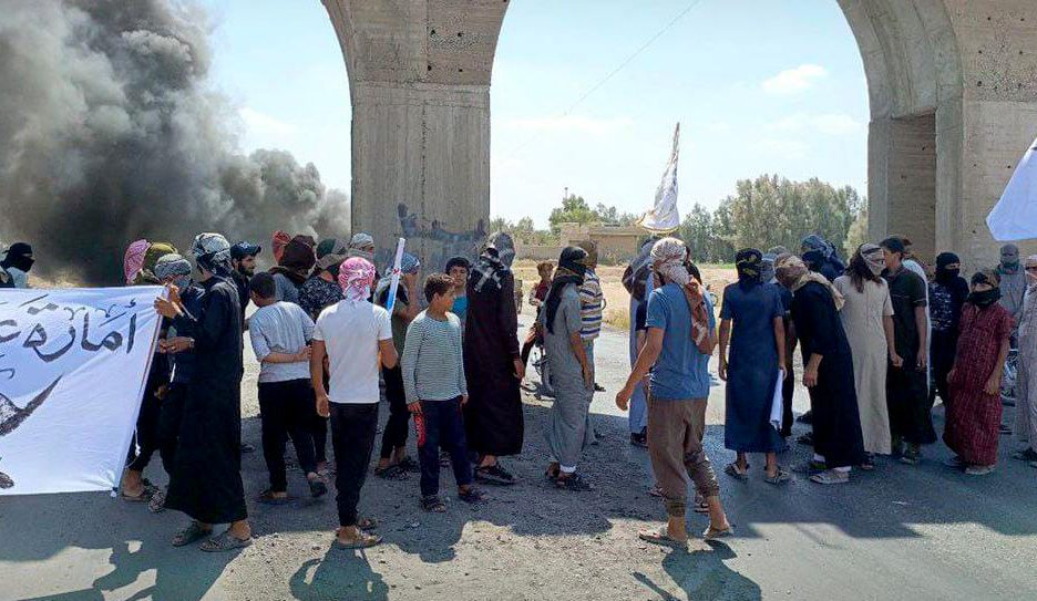 ما الذي يحدث في دير الزور.. وكيف أسهم الأمريكيون في بناء “أبارتهايد” كردي بشمال شرقي سوريا؟