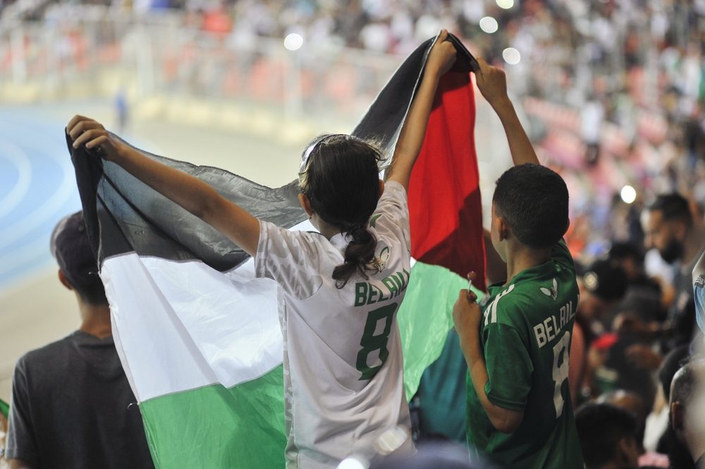 العدوان الإسرائيلي يدفع منتخبي فلسطين ولبنان خارج أراضيهما.. فما القصة؟