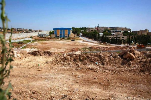 دمّرته دون سبب وكلّفت الجامعة 300 ألف دولار.. عندما هدمت إسرائيل ملعب جامعة القدس الدولي