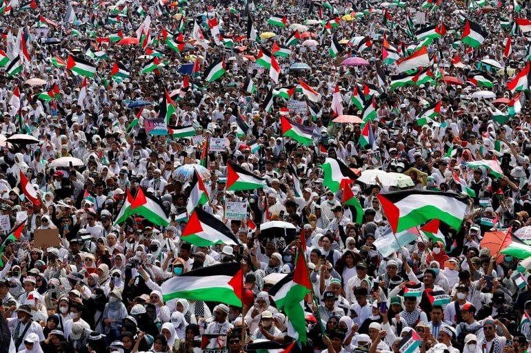 مظاهرة حاشدة في جاكرتا دعماً لغزة.. نددت بالعدوان الإسرائيلي على القطاع وطالبت بوقف الحرب