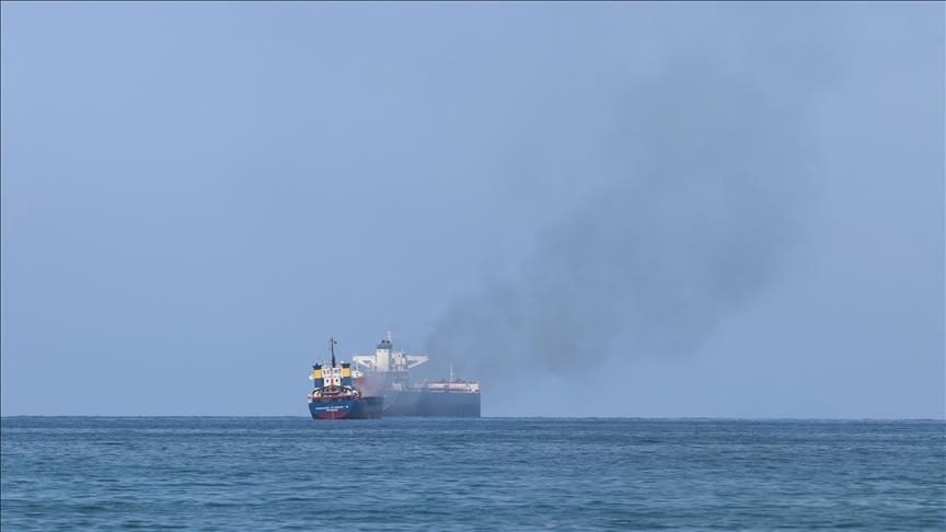 استهداف سفينتين بالبحر الأحمر هجوم الحوثي أدى إلى تسريب نفطي