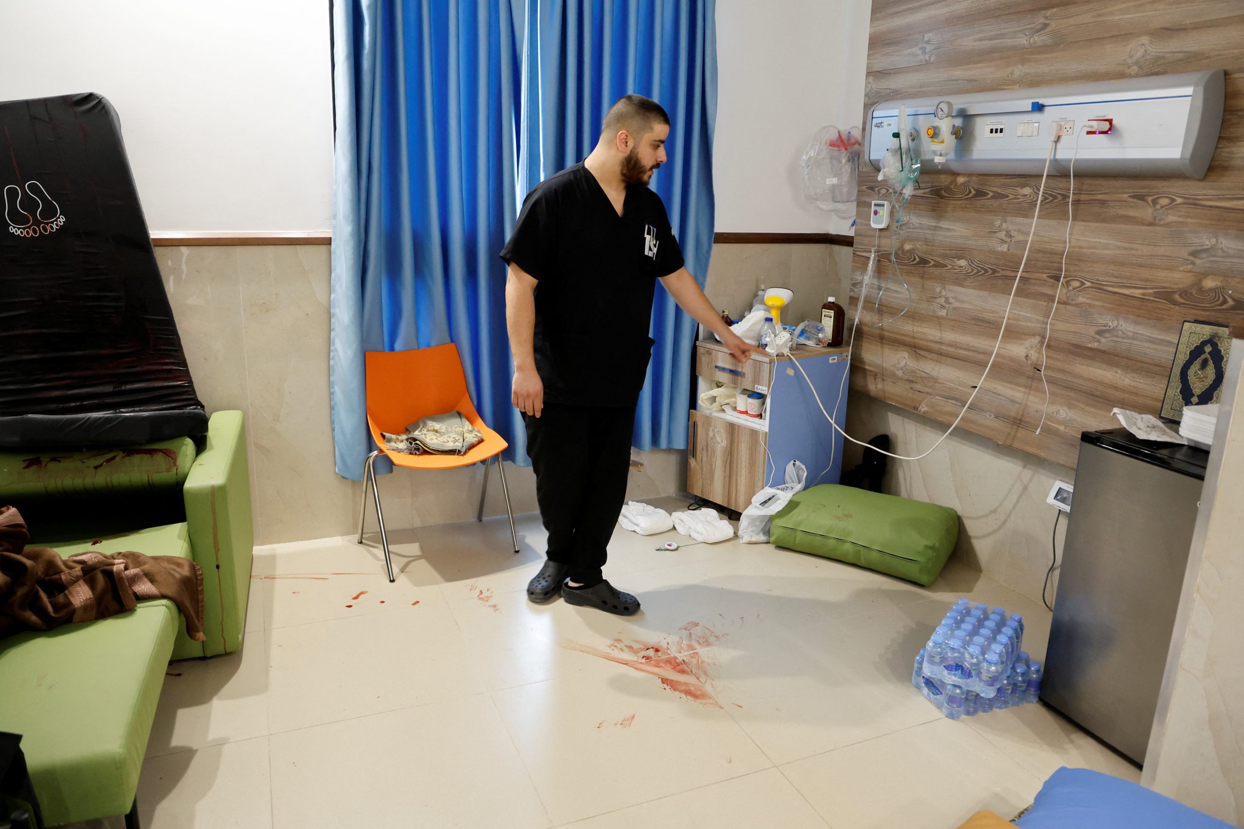 اغتالت قعيداً وارتكبت جريمة الغدر.. إليك القوانين الدولية التي مزقتها إسرائيل في مذبحة مستشفى جنين