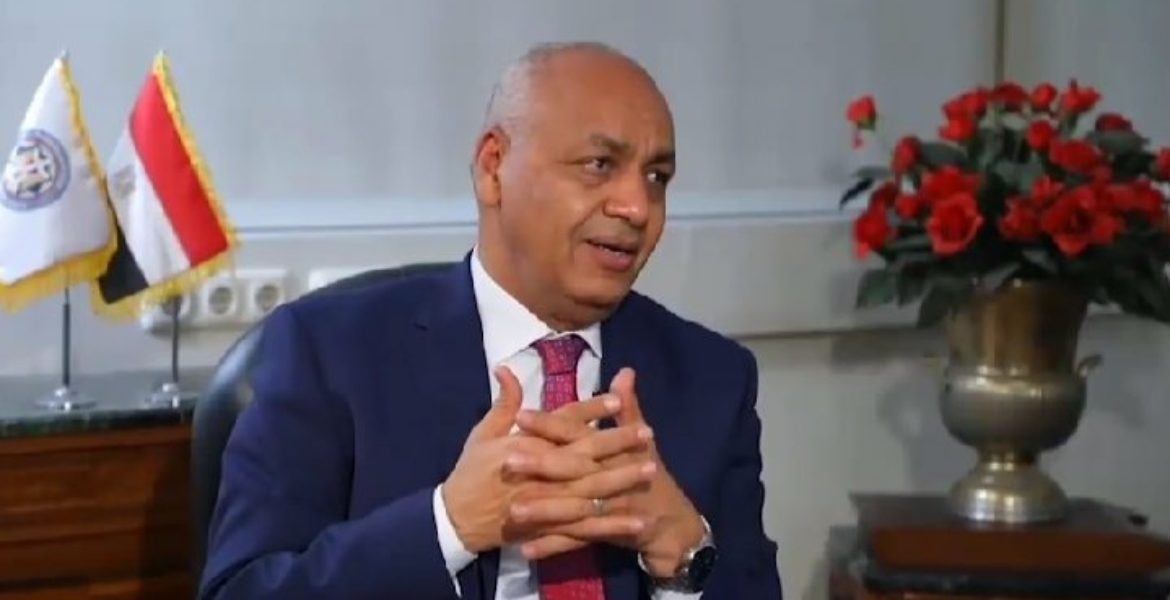 الإعلامي المصري مصطفى بكري: مصر تلقت عرضاً بفتح سيناء للفلسطينيين مقابل 200 مليار دولار..  وناشطون: مين اللي عرضوا 
